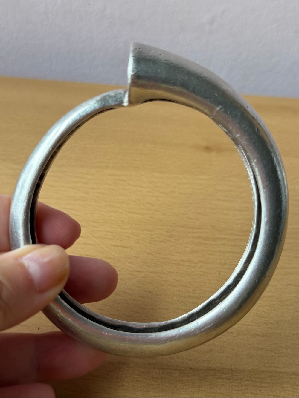 VINTAGE METAL POINTUS PARIS HEAVY CHUNKY OVERSIZED STATEMENT BANGLE BRACELET